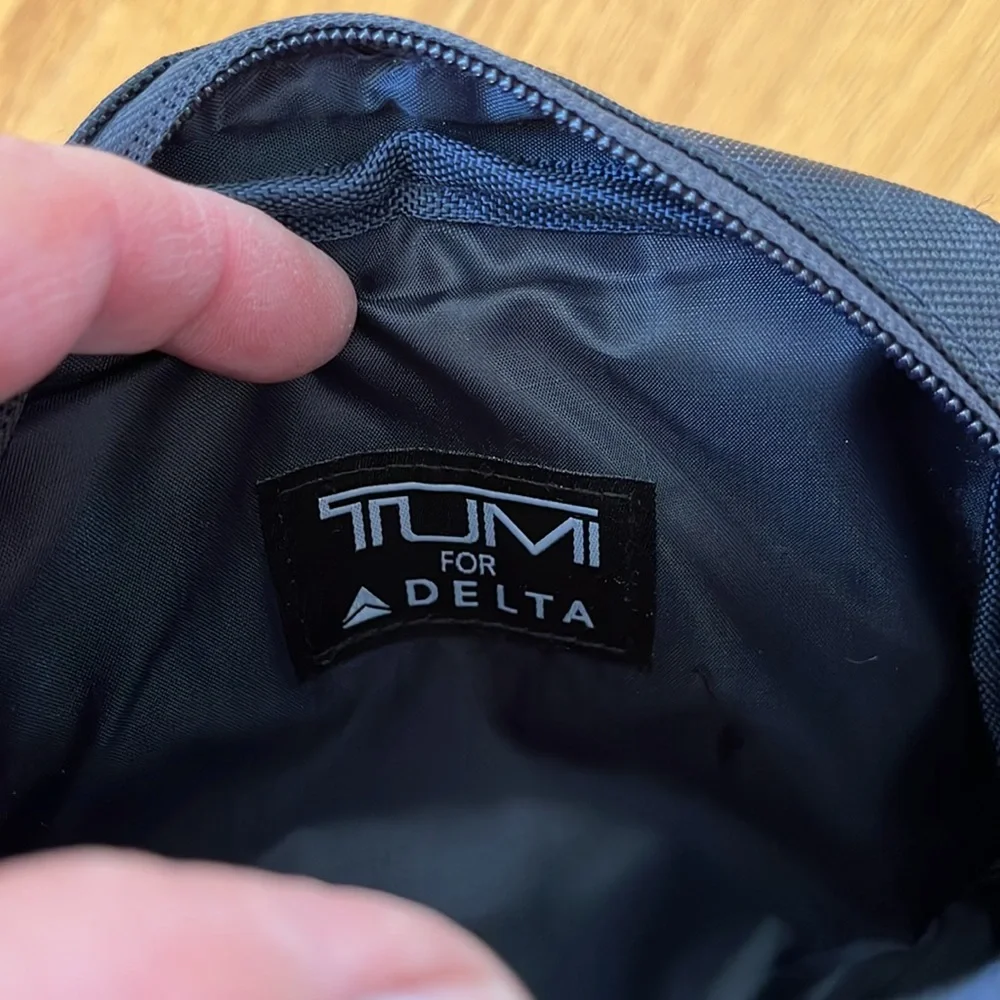 Tumi for delta toiletry bag black